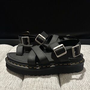 Black air walk Dr marten sandals